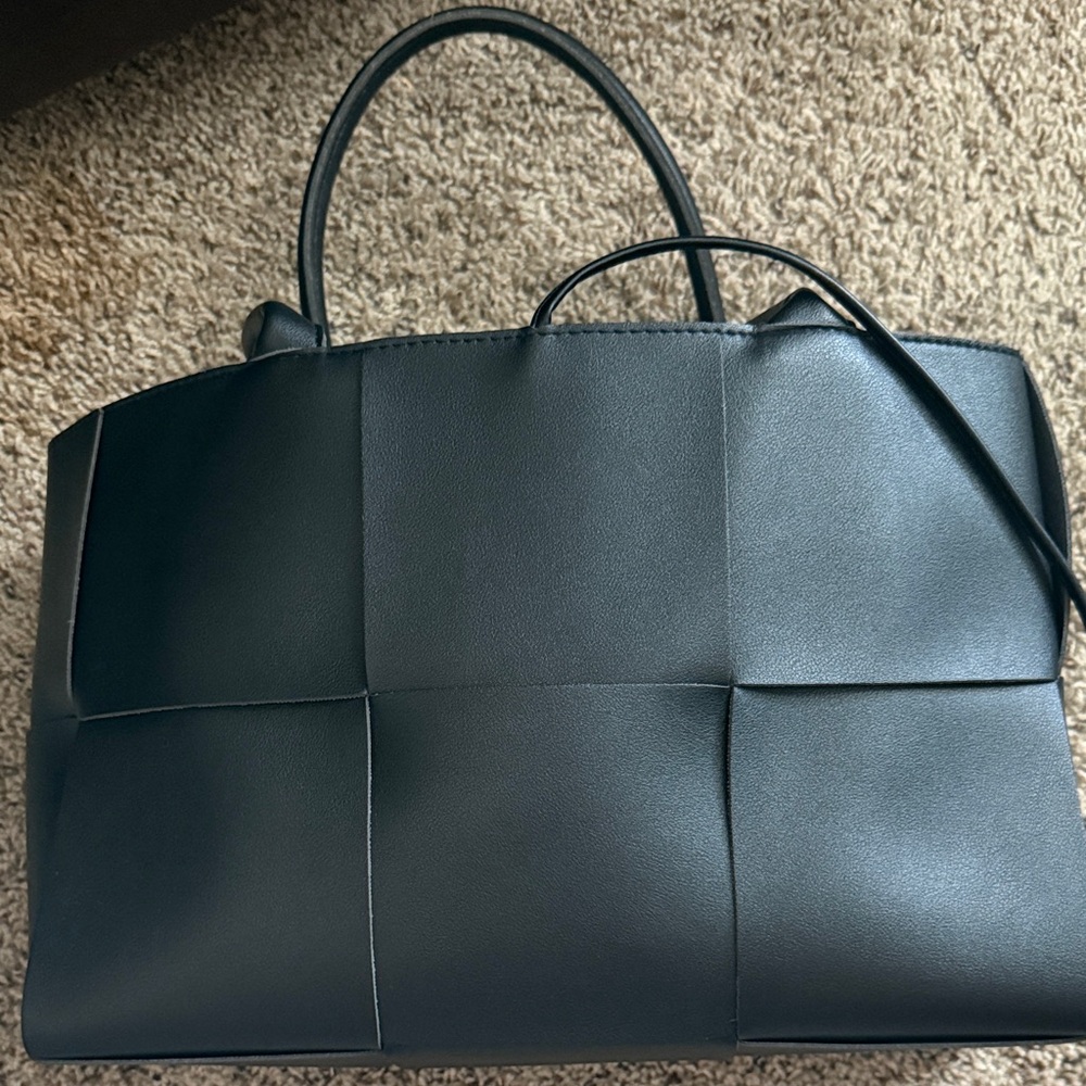 Chic Black Leather Shoulder Bag